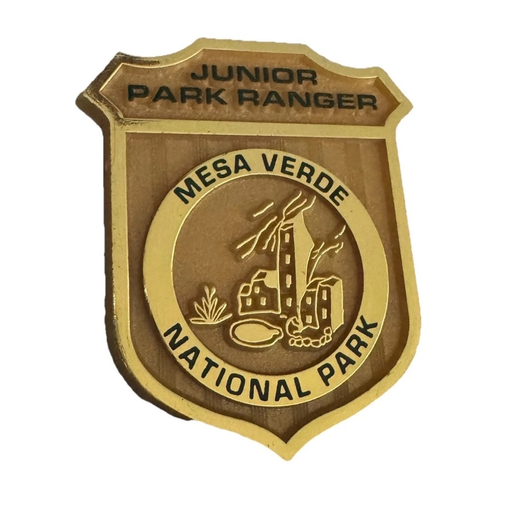 Mesa Verde National Park Junior Park Ranger Badge Pin Plastic EUC‎